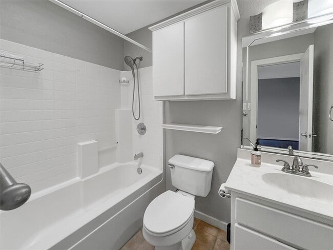 Building Photo - 2114 Goodrich Ave