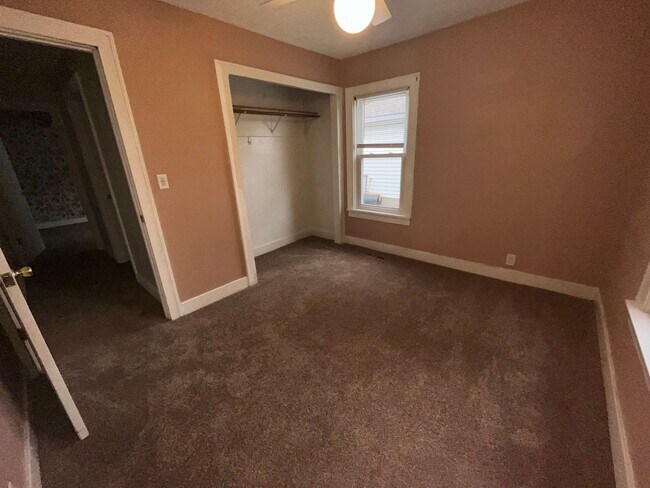 Building Photo - 3 Bedroom Home