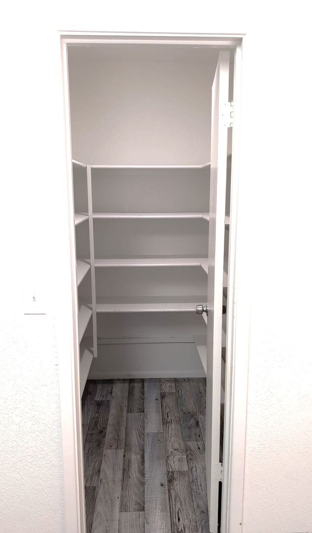 Building Photo - AVAILABLE NOW - NO HOA COMMUNITY!!!