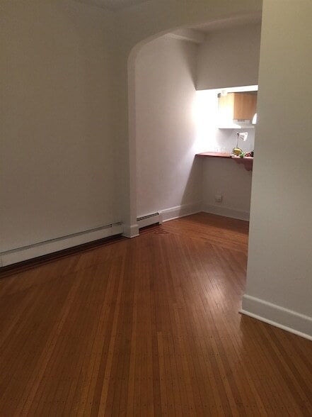 Building Photo - 257 York St