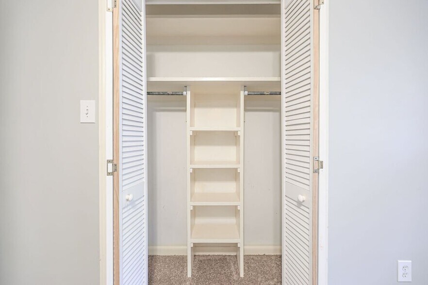 Building Photo - 5415 Speir St