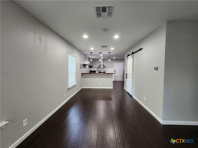 Building Photo - 1118 Timber Elm