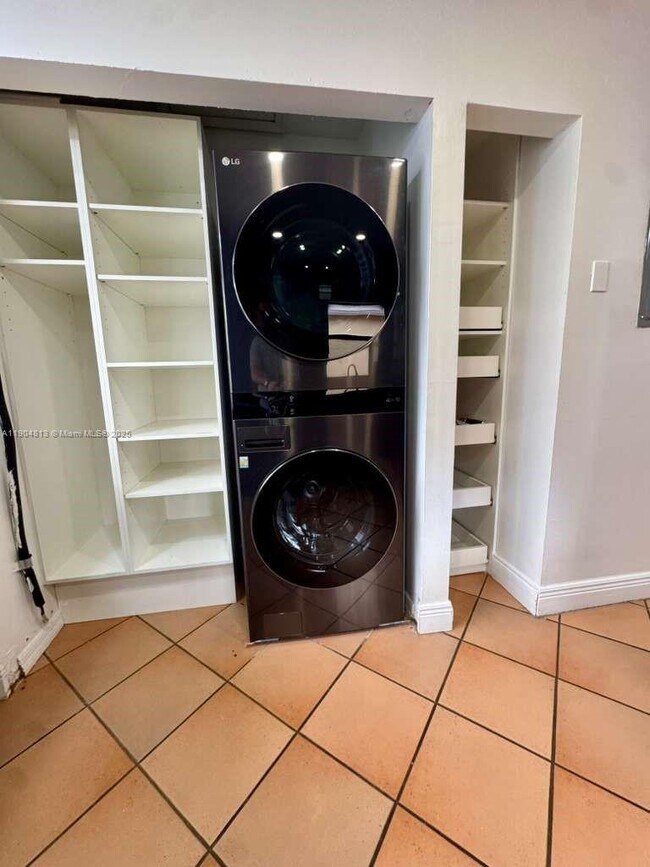 Building Photo - 440 SW 88th Ct