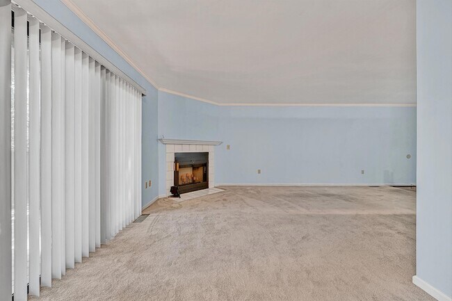 Building Photo - 3372 Forest Ct