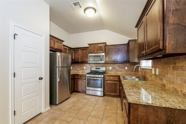 Building Photo - 1338 Selborne Pl
