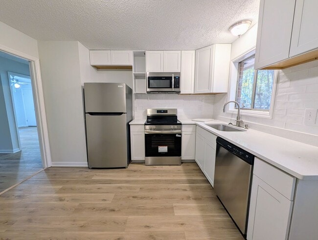 Building Photo - 34 N Circle Dr