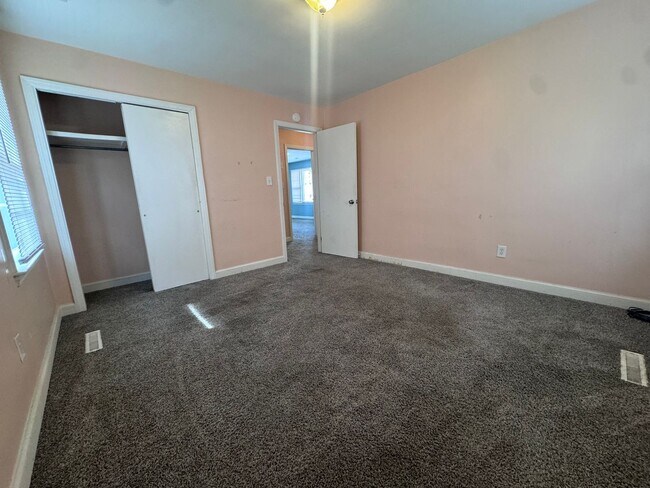 Building Photo - 302 Brookwood Ave