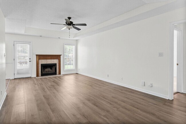Building Photo - 409 Sandburg Dr