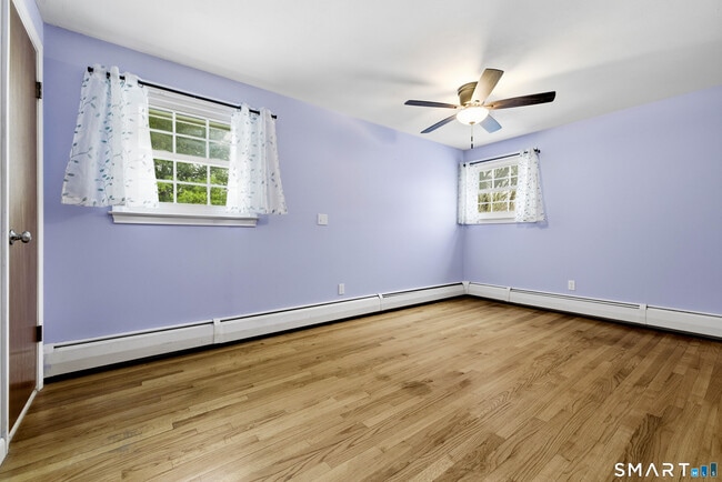 Building Photo - 10 College St