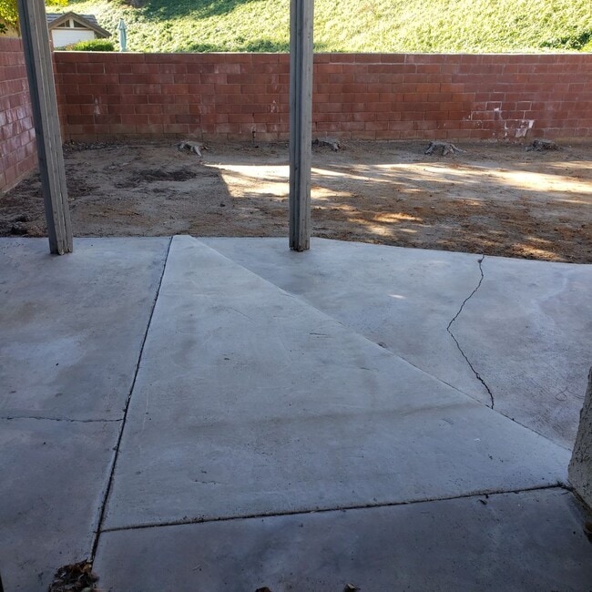 Building Photo - CANYON CREST - 2 Bedroom 2.5 Bath Townhouse