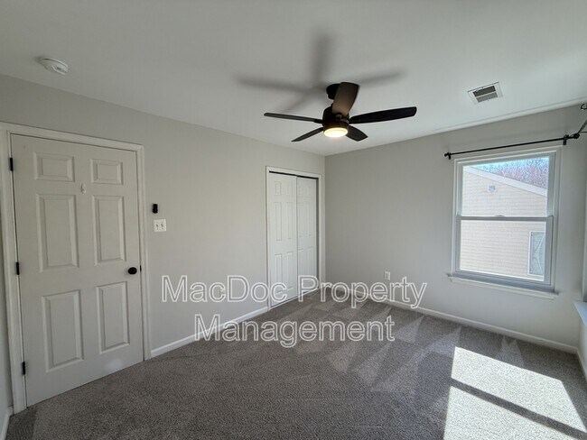 Building Photo - 14 Heatherbrook Ln