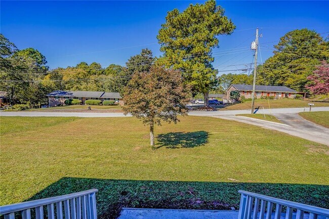Building Photo - 2877 Whispering Hills Dr