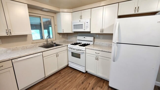 Building Photo - *Spacious & Updated 3BD/2BA Single-Family Home Available in Bethel Park*