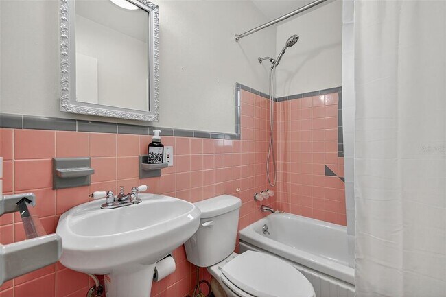 Building Photo - 5410 19th Ave S