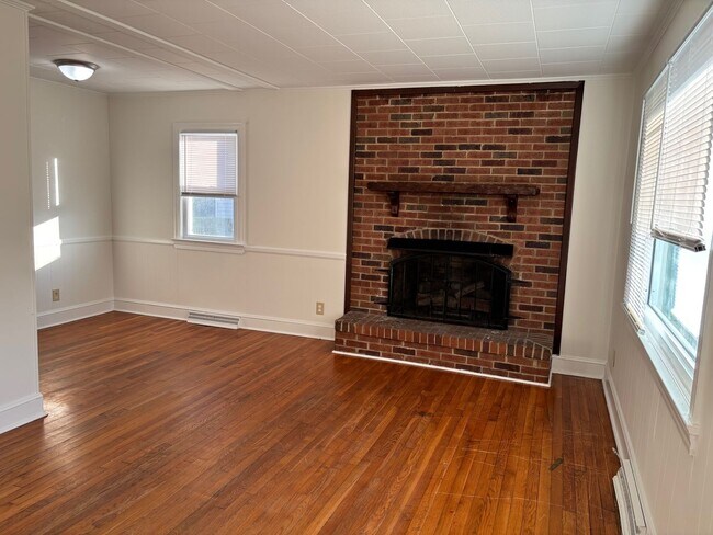 Building Photo - 3 BED, 1 BATH HOME IN GREYSTONE AREA, $1450 MONTH, $1450 DEPOSIT