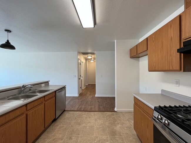 Building Photo - ? Move-In Special! ? $1,000 Off First Mont...