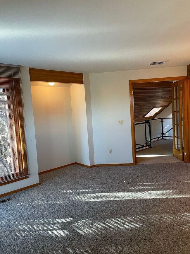 Building Photo - Front Range views, Spectacular location, Boulder home avail. Now!