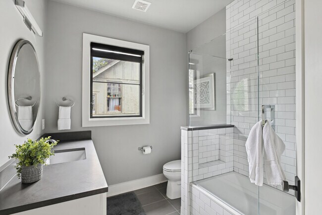 Building Photo - 634 Bonaventure Ave NE