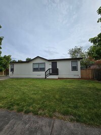 Building Photo - Pet Friendly 3 Bed / 2Bath Home w/ Carport