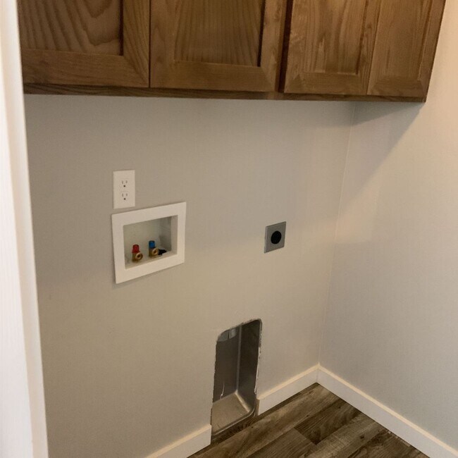 Building Photo - Pet Friendly Caldwell Home!
