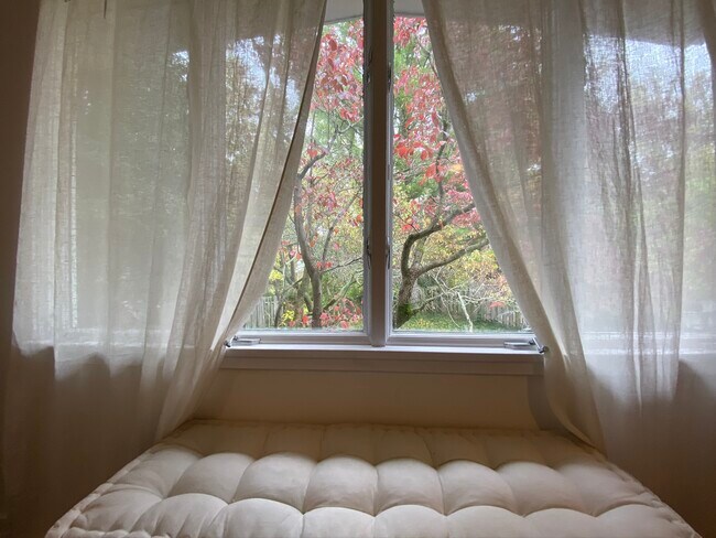 Building Photo - 2104 Zuppke Dr