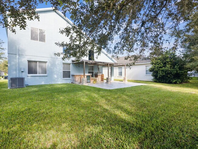 Building Photo - "Charming 3-Bed, 3-Bath Haven with 1810 Sq...