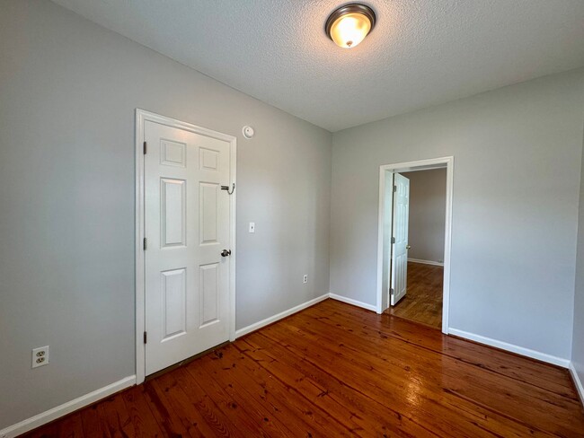 Building Photo - 901 W Danville St
