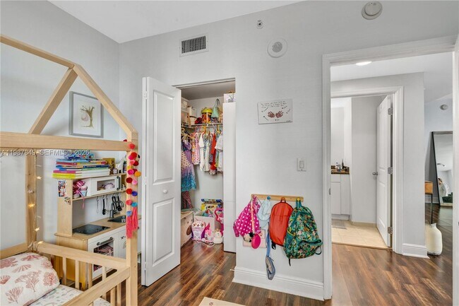 Building Photo - 1250 S Miami Ave