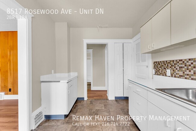 Building Photo - 8517 Rosewood Ave