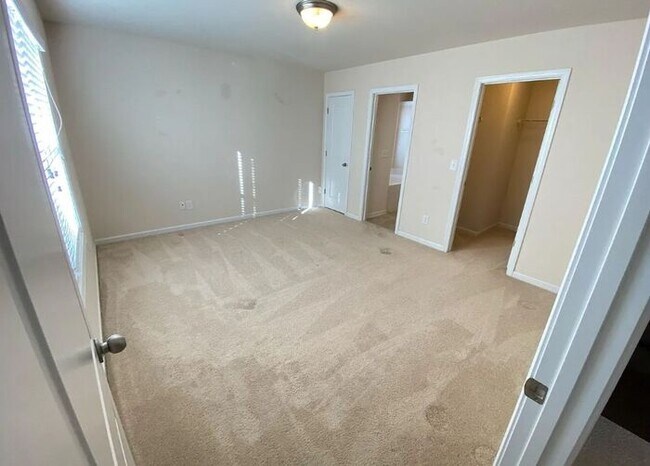 Building Photo - 847 Dovefield Ln