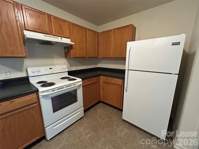 Building Photo - 3015 Meadow Knoll Dr