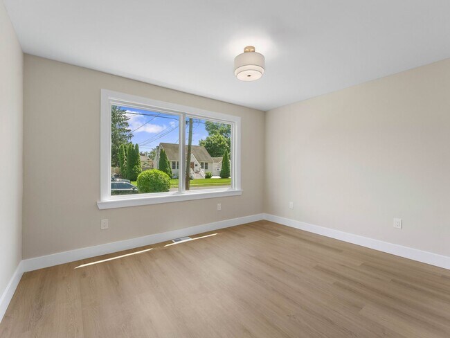 Building Photo - Newly Renovated 4-Bedroom, 2-Bath Home for Rent in Magnolia | Modern Updates & Spacious Yard