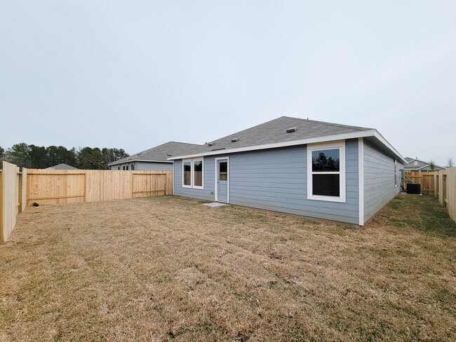 Building Photo - 15675 Plum Brk Dr