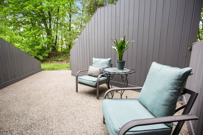 Building Photo - 2925 Minnehaha Curve