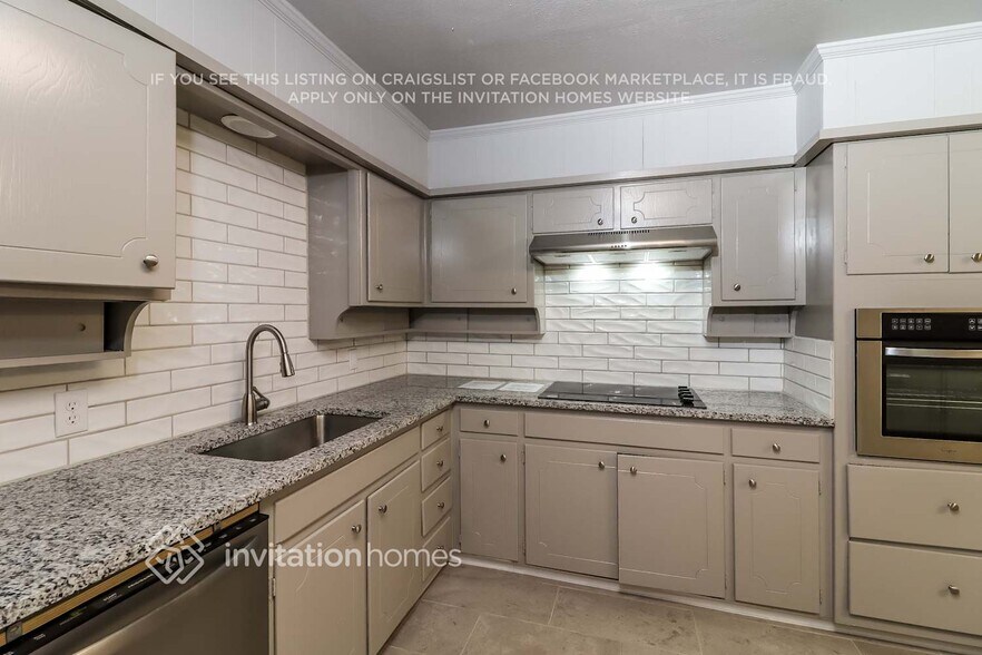 Building Photo - 613 Evandale Dr