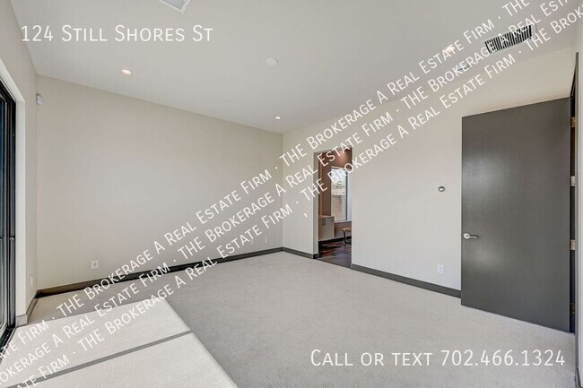 Building Photo - 124 Still Shrs St