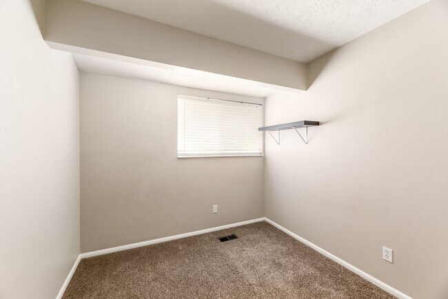 Building Photo - North Provo Duplex