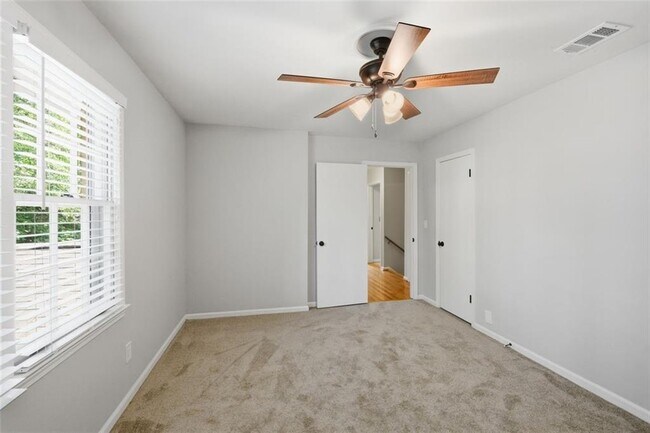 Building Photo - 435 Stonebridge Dr