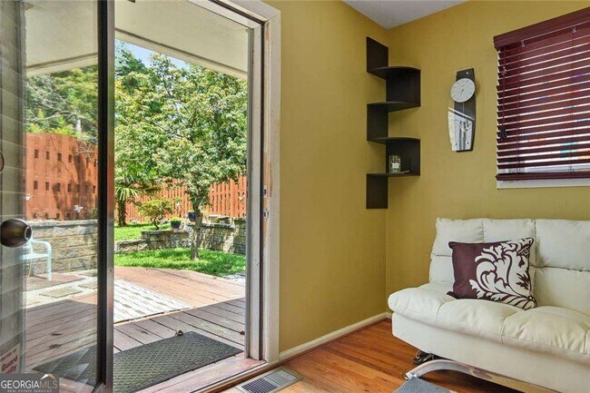 Building Photo - 2056 Arlington Ave NE