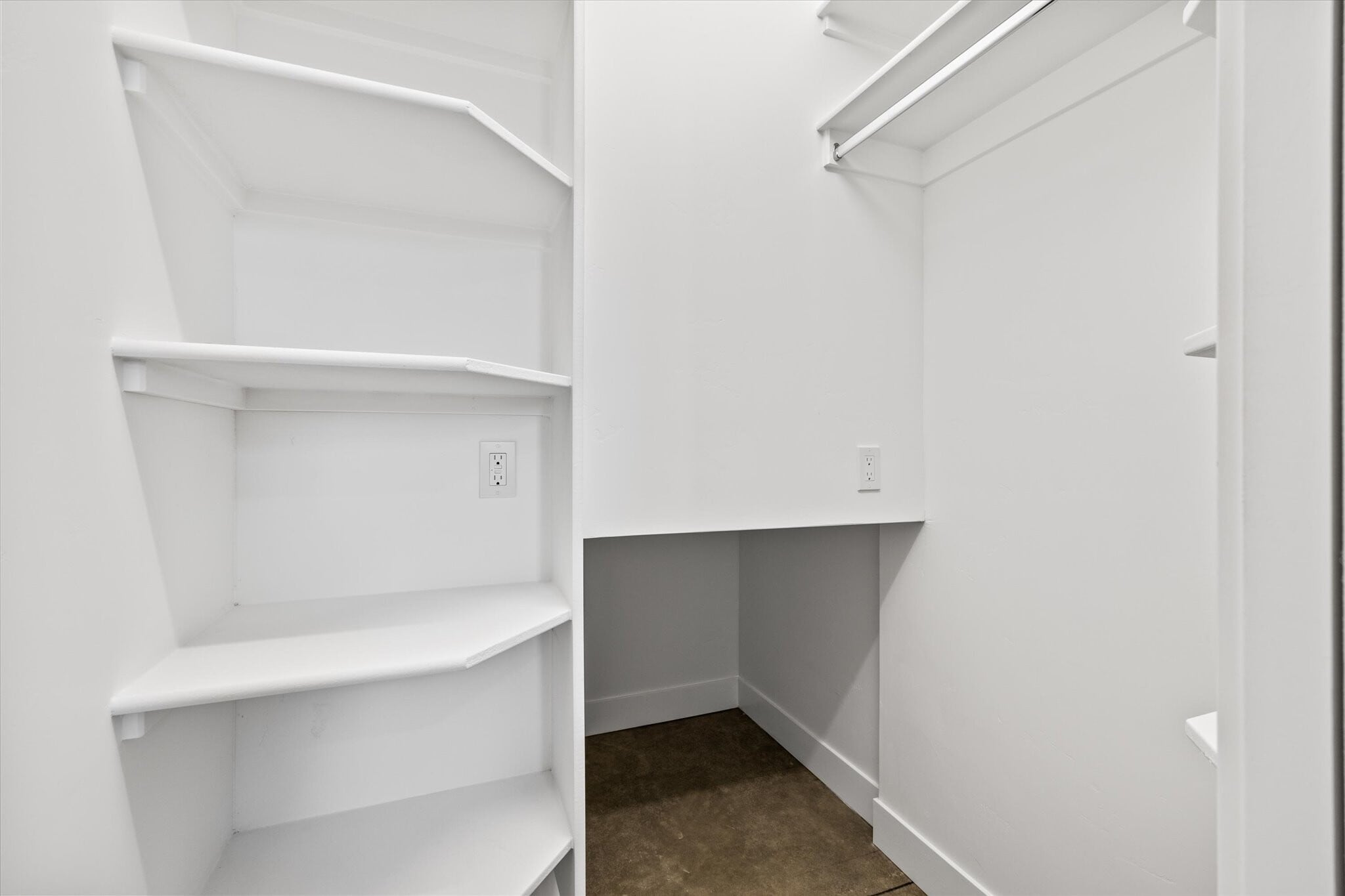 Building Photo - 614 N Avenue H Ave