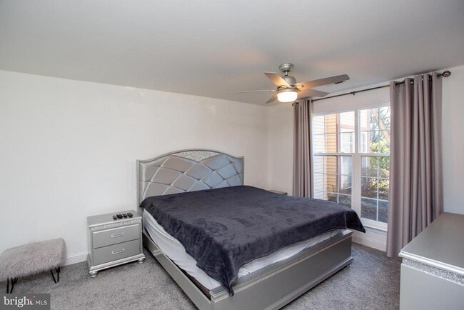 Building Photo - 33 Dogwood Ln