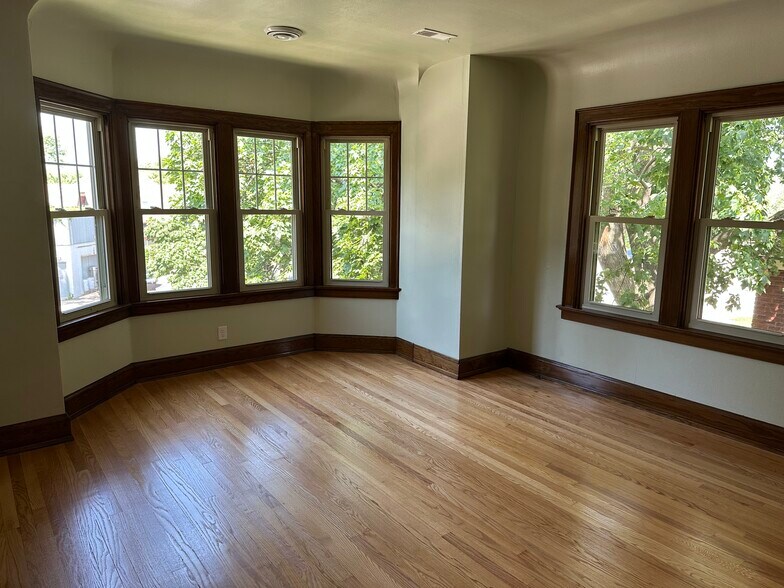 Living Room - 6615 W Bluemound Rd