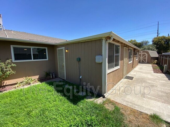 Building Photo - 1927 S Julieann Ct