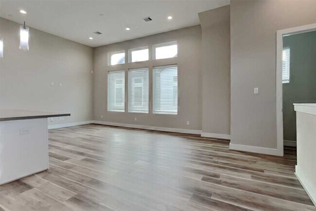 Building Photo - 5902 Gardendale Dr