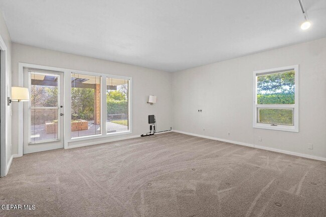 Building Photo - 528 Stonebluff Rd