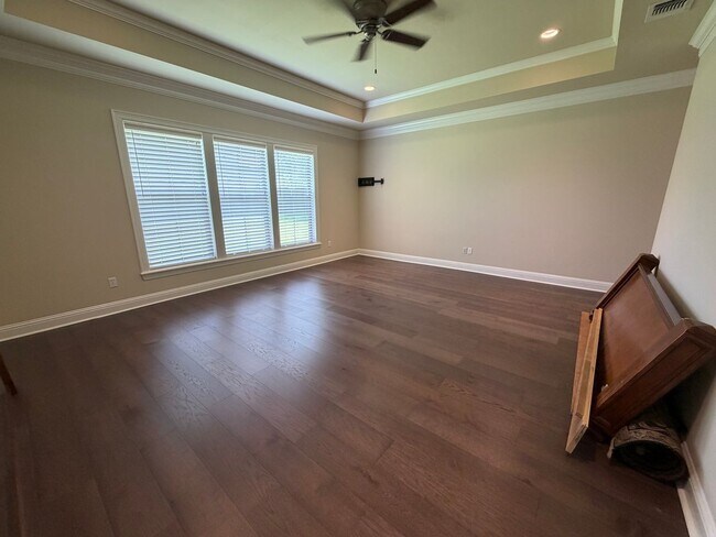 Building Photo - Gorgeous 4 bedroom, 3 Bathroom Home in Lakeside on Long Lake