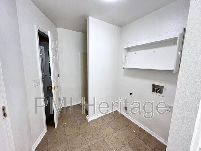 Building Photo - 606 Virginia St