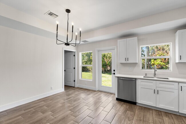 Building Photo - 3003 SE Fairmont St