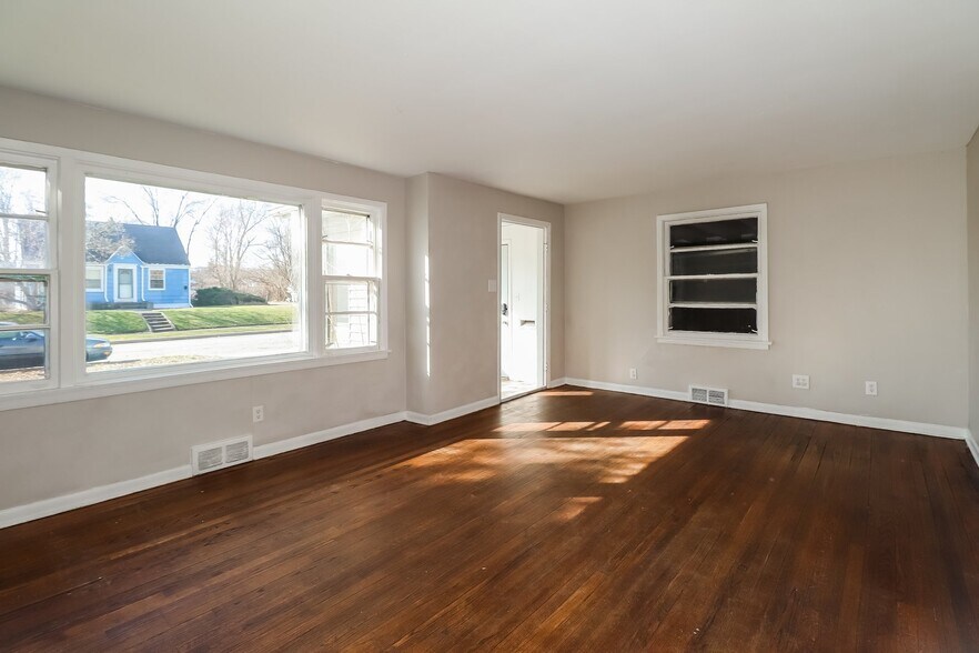 Building Photo - 1850 Huey St