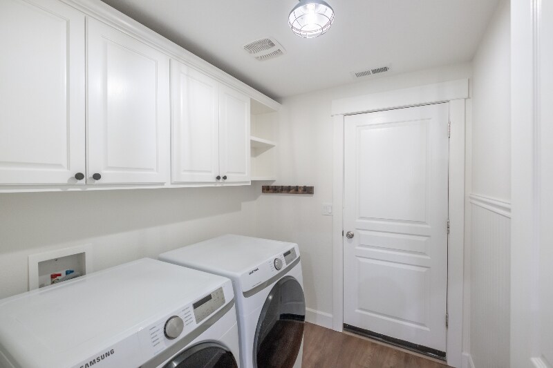 Building Photo - 918 NE Oakmont Loop